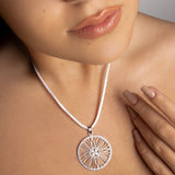 Seidenketten mit Silberverschluss