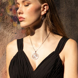 Anhänger - bright daylight